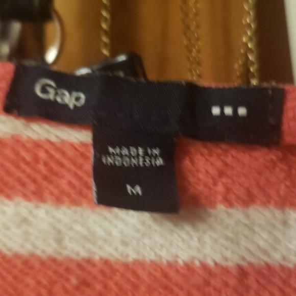 GAP Sweater - Picture 2 of 4